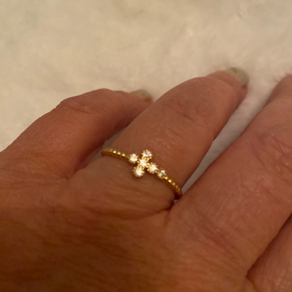Elegant Gold and Silver Floral Ring